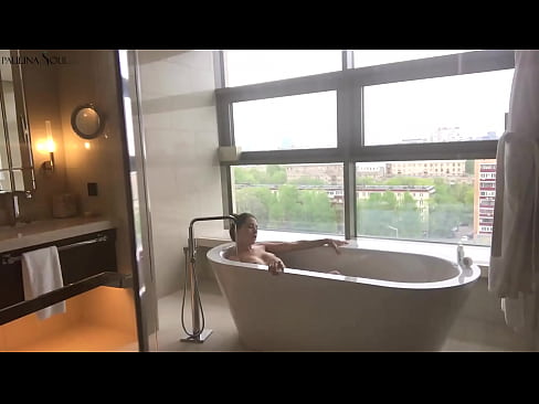 ❤️ Ogromna bejba strastno drka svojo pičko v kopalnici ❤️❌ Fucking video pri nas ❌️